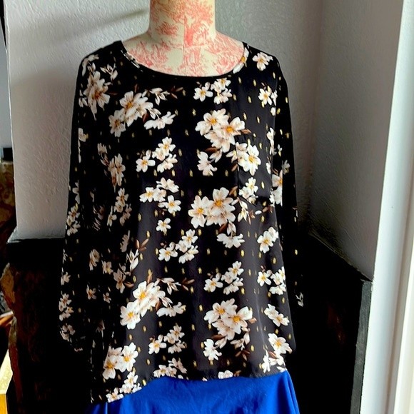 Black Floral Jon & Anna Top